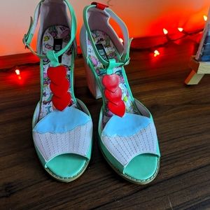 Iron fist cupcake design high heel